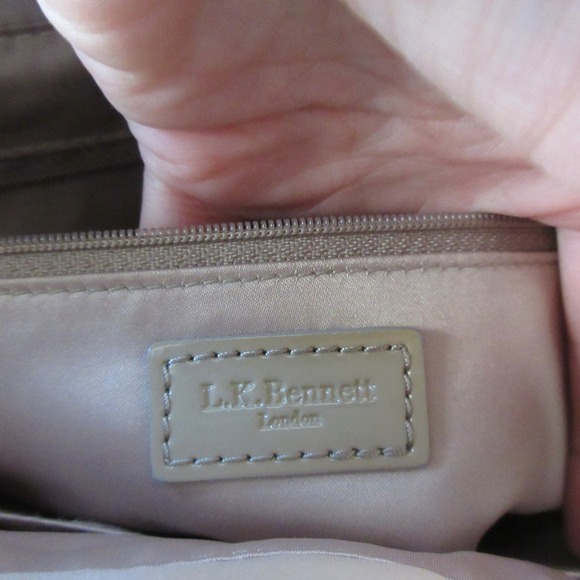 L.K. Bennett London Beige Patent Leather Shoulder Bag Tote Hand Handbag 718 - Picture 2 of 16